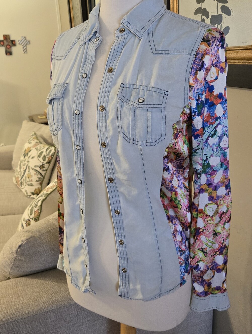 L'Amour Nanette LEPORE:Light Blue Denim-Front Jacket with Floral Sleeves